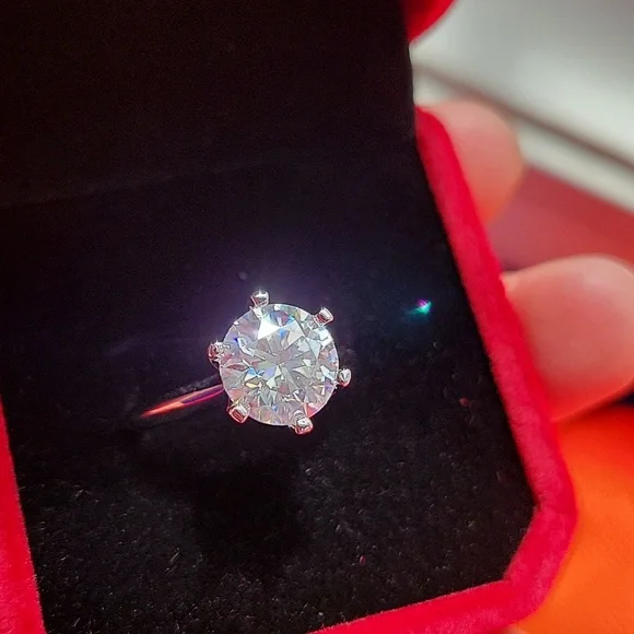4ct authentic moissanite ring with 925 silver Size 6.5 - Picture 2 of 10